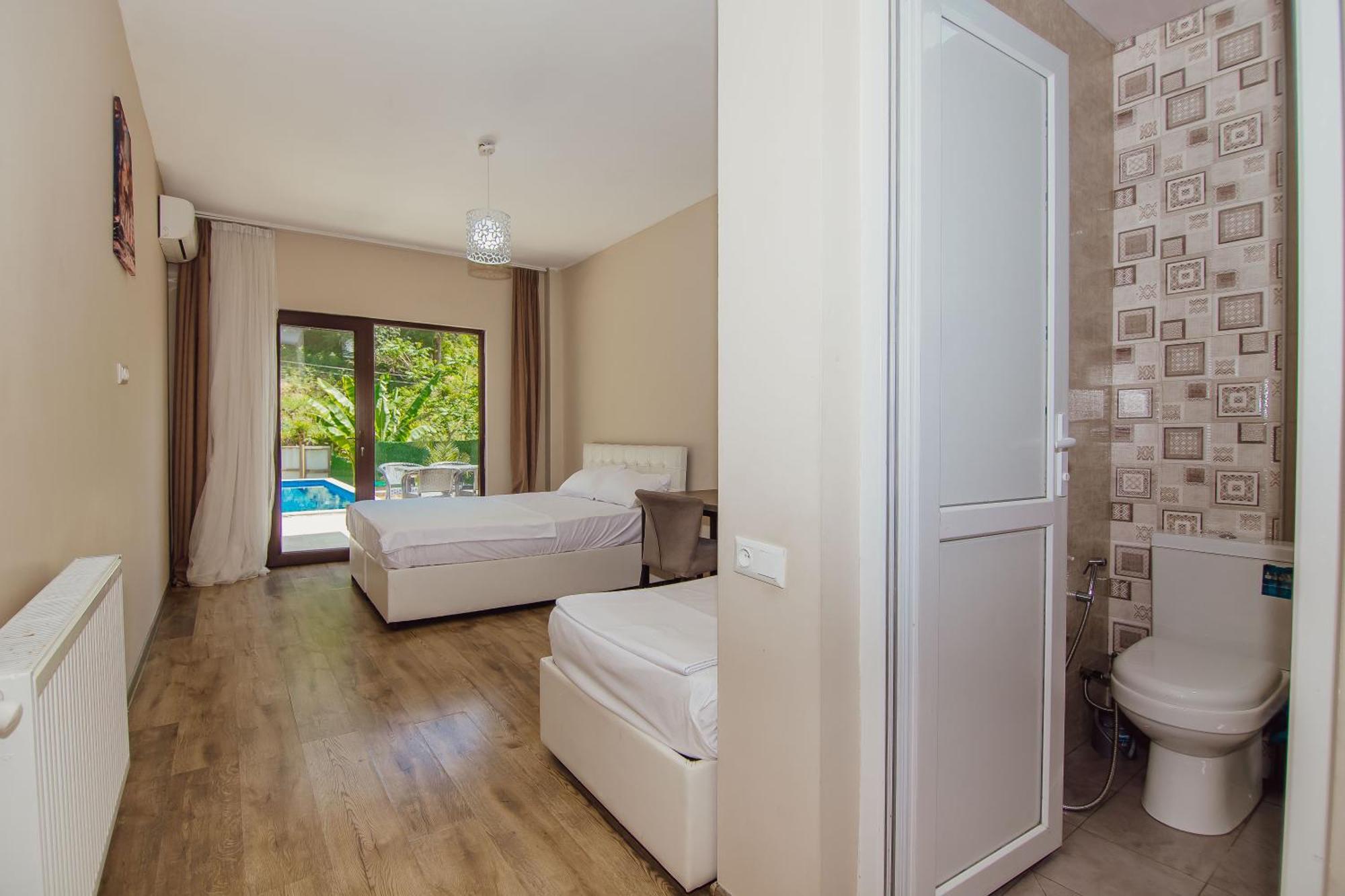 Villa Lile Батуми Екстериор снимка